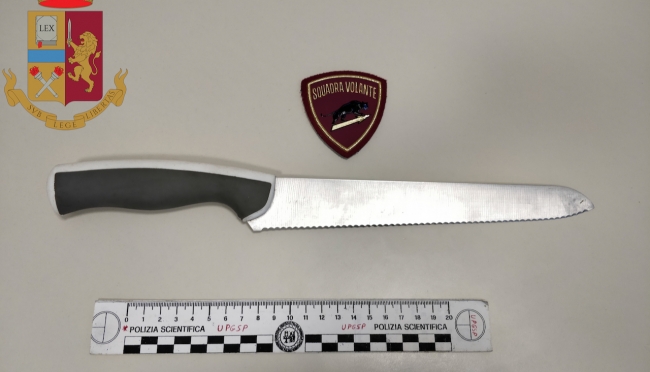 Minacce con un coltello da 30 centimetri all&#039;interno del Parco Ducale di Parma