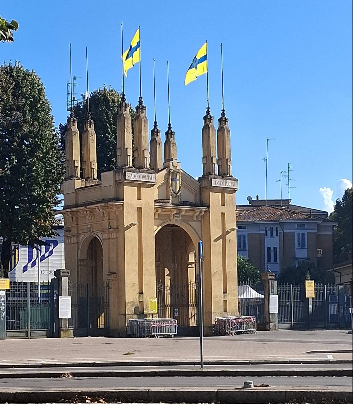 11_bandiera-gialloblu-pennone-tardini-28-09-2024-002-scaled-e1727535427530.jpeg