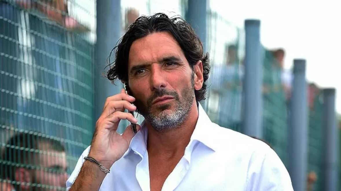 7_alessandro-lucarelli-al-telefono.jpeg