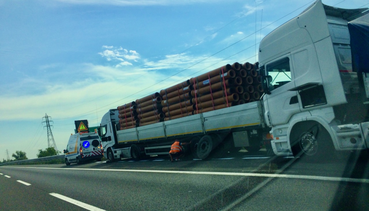 Autostrada_incidente2_camion.jpeg