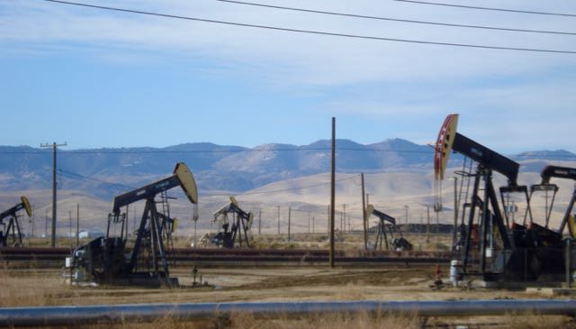 Petrolio pozzi california backersfield