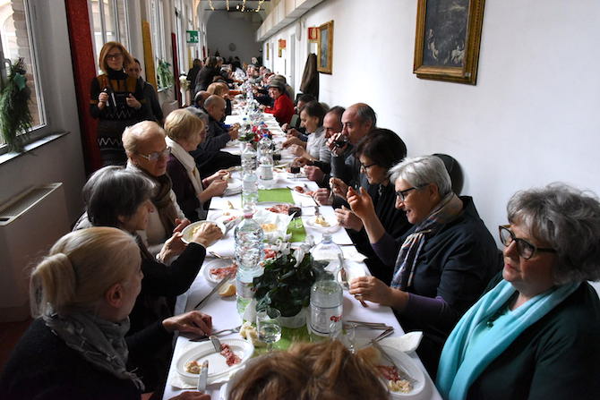 Pranzo Natale volontari Auser Piacenza2