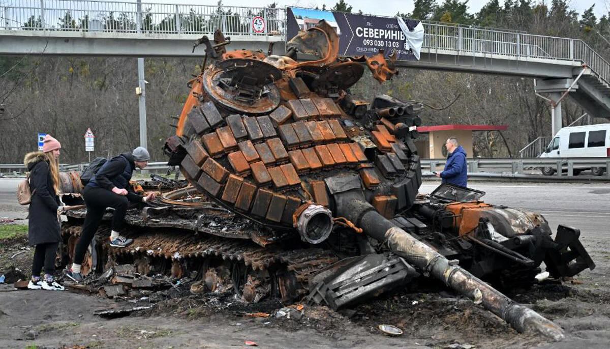Ucraina_-_visita_a_tank_distrutto.jpeg