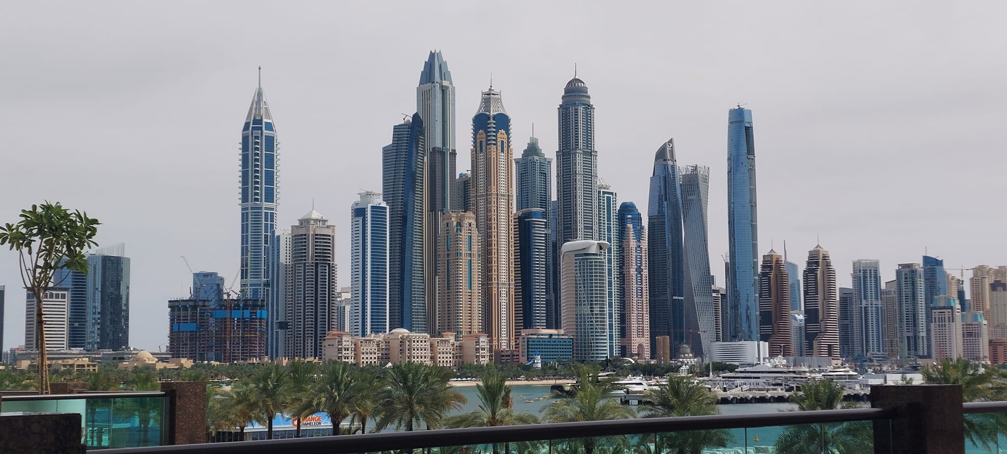 Vista_Skyline_di_Dubai_2.jpg