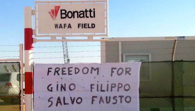 Striscione apparso nel compound di Wafa, secondo centro in Libia della ditta di Parma Bonatti, tratto dal profilo Fb di Manuel Bianchi.