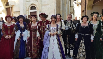 Grande successo per il corteo del compleanno di Mary of Modena