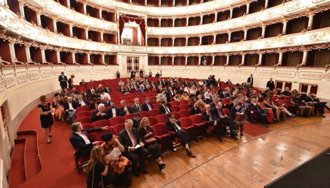 Reggio Emilia celebra il Lambrusco: al teatro Valli sono di scena gli awards - Video