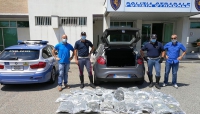 Fermato in autostrada per eccesso di velocità. Nel bagagliaio ha 32 kg di marijuana