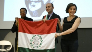Graca Machel, il sindaco di Reggio Emilia Luca Vecchi e la vicepresidente della Giunta regionale Elisabetta Gualmini