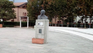 Il busto di Lenin a Cavriago di Reggio Emilia