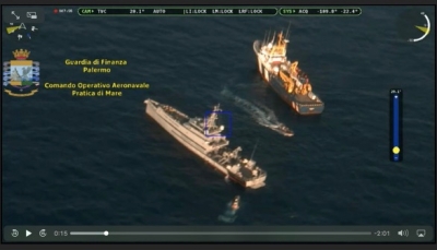 20 tonnellate di hashish sequestrate su una motonave panamense - video dell&#039;abbordaggio e ispezione