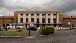 Reggio Emilia - Parmigiano denunciato per atti osceni in stazione