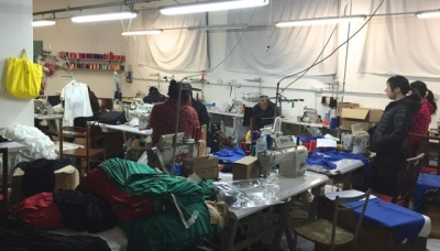 I Carabinieri chiudono un laboratorio tessile cinese a Finale Emilia