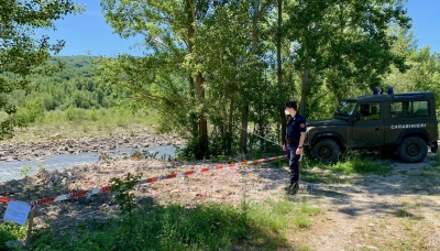 Rifiuti nel torrente, I carabinieri forestali scoprono i responsabili