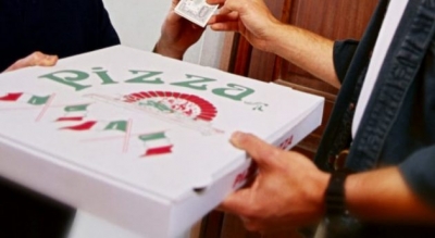 Fattorino consegna la pizza. Ma i clienti erano rapinatori