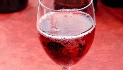 Pignedoli, Pagliari e Vaccari (PD): bene proposta ritiro atto delegato su vino