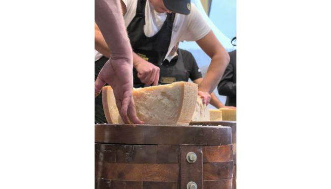 Palio Gustiamo: la Bonissima conferisce la medaglia d&#039;oro Parmigiano Reggiano 24 e 40 mesi del 4 Madonne Caseificio dell&#039;Emilia