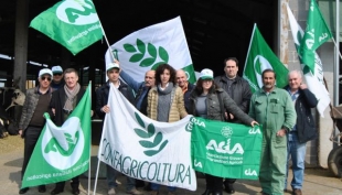 gruppo di agricoltori parmensi che hanno partecipato alla manifestazione