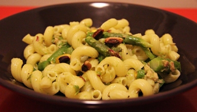 La ricetta buona e leggera: Stortelli Pastificio Andalini con asparagi, tonno e pistacchi.