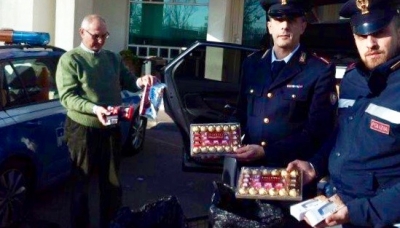 Gli alimenti consegnati alla Caritas della Parrocchia Madonnina 