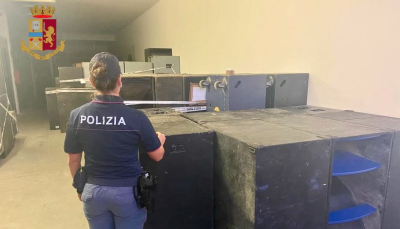 Rave Modena: la Polizia di Stato ha sequestrato strumenti musicali, casse e mixer .