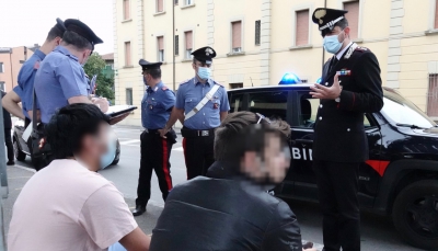 Molesti e ubriachi, intervengono i carabinieri