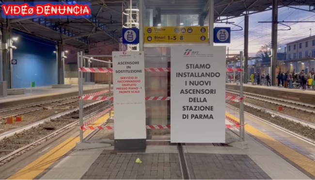 Stazione ferroviaria. A Natale gli ascensori sono “impacchettati”  (Video denuncia)