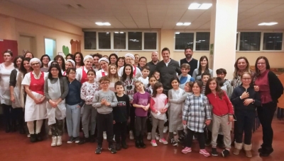 All’Istituto Micheli, bambini in cucina con il giocatore del Parma Calcio Massimo Gobbi