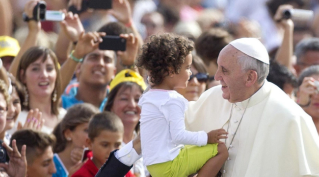 “Vos estis lux mundi”, Papa Francesco estende le leggi anti abusi anche ai laici