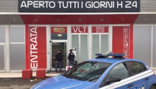 Modena, il Questore chiude per 15 gg la sala giochi Las Vegas&quot;