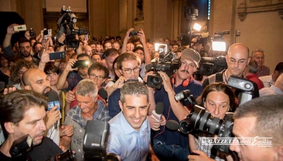 Pizzarotti sindaco di Parma, le FOTO dei festeggiamenti in Piazza