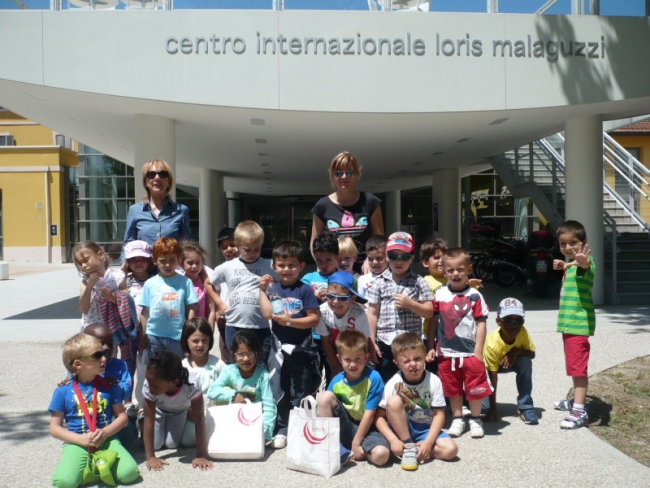 I bimbi della scuola dell&#039;infanzia di Fontanellato al Centro Internazionale &quot;Malaguzzi&quot; di Reggio Emilia