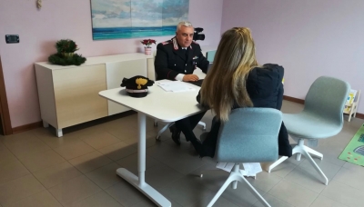 Stalker armato di coltello arrestato dai Carabinieri