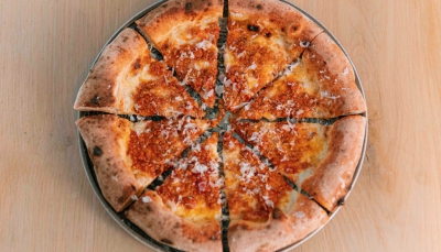 Parmigiano Reggiano: la DOP protagonista delle nuove puntate di “mica pizza e fichi”, in onda su La7.it con Tinto