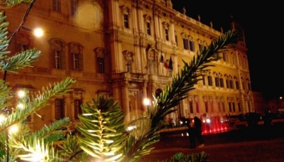 Modena - 18 dicembre, nel centro storico lo shopping che non dorme mai