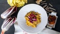 “Non solo per Gaia”. Strozzapreti al radicchio con fonduta di zucca.