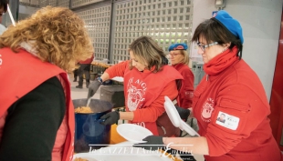 La stazione di Parma riprende vita con i City Angels, le foto della cena di Natale