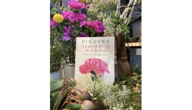 “In punta di penna: rubrica di libri.” Apprendista di felicità, una vita in giardino&quot;. Pia Pera, Ponte alle grazie