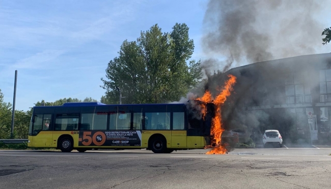 Modena: in Via Emilia Ovest principio di incendio su un mezzo SETA senza passeggeri a bordo