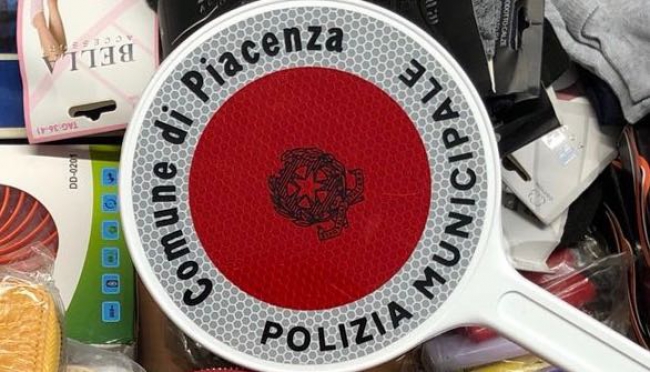 Controlli della Polizia Locale nel quartiere Roma e nei parcheggi.