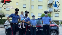 La mamma resta chiusa in ascensore: bimba di 4 anni va a cercarla e si perde. Salvata dai Carabinieri.