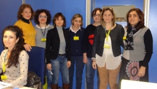 Nella foto la direttrice Milena Bacchini (quarta da sinistra) e le sue collaboratrici dell’ufficio postale Parma Sud Montebello di Via Pastrengo