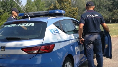 Aggredisce condomini e sanitari del 118: pregiudicato, ai domiciliari, arrestato dalla Polizia di Stato