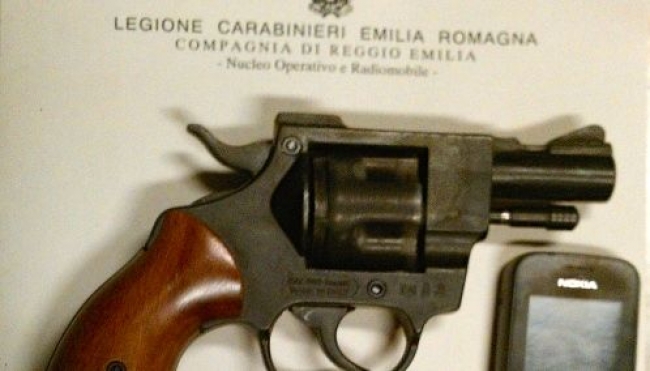 Reggio Emilia - Punta la pistola in faccia alla cassiera, preso dai Carabinieri dopo la rapina al market