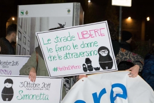 Foto repertorio - manifestazione contro violenza verso le donne