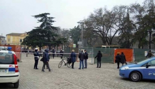 Reggio Emilia, Allarme bomba in piazza della Vittoria: tanta paura, ma era solo un fumogeno bellico