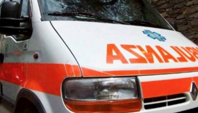 Modena - Incidente in via Emilia Ovest: ferito un motociclista
