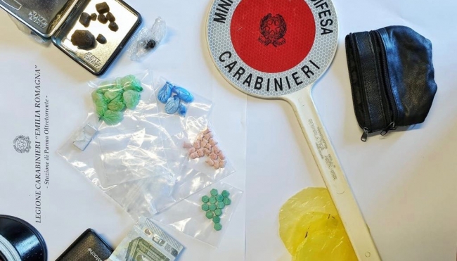 Vende droga ai minorenni di Parma: arrestato spacciatore
