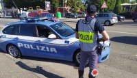 La polizia contro gli esercizi commerciali irregolari nel settore della circolazione stradale