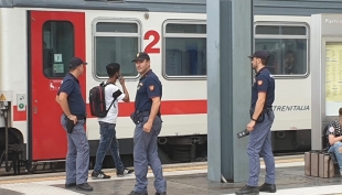 Arrestati gli autori di una rapina, con percosse, in treno.